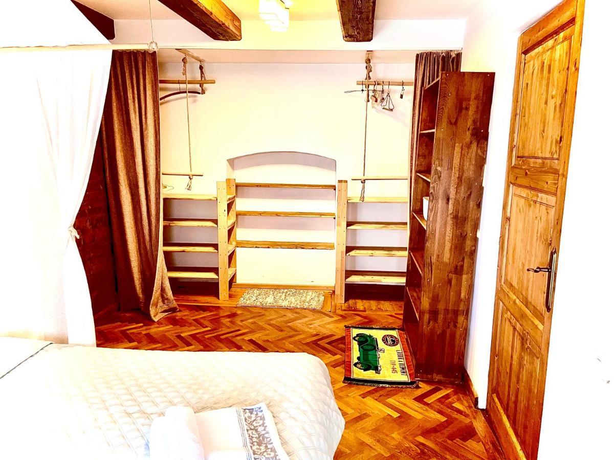 ブラショフApartament Rustic In Centrul Istoricアパートメント エクステリア 写真